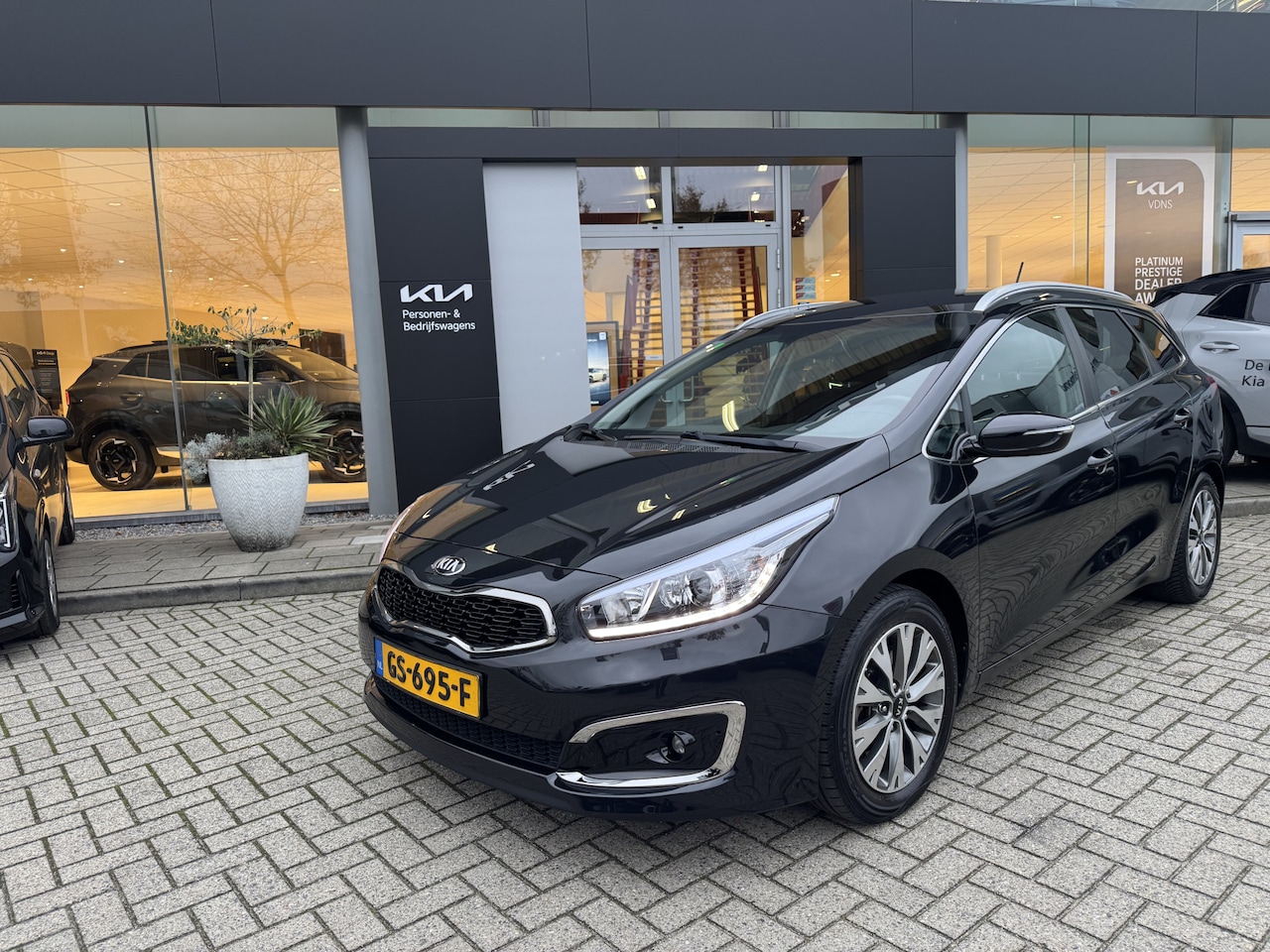 Kia Cee'd Sportswagon - 1.6 GDI DynamicLine Automaat voor info Frank Eijsbouts 0492-588958 - AutoWereld.nl
