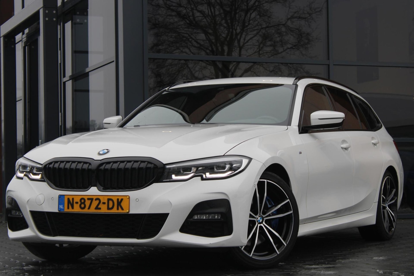 BMW 3-serie Touring - 318i M-Sport Automaat | Camera | Trekhaak - AutoWereld.nl