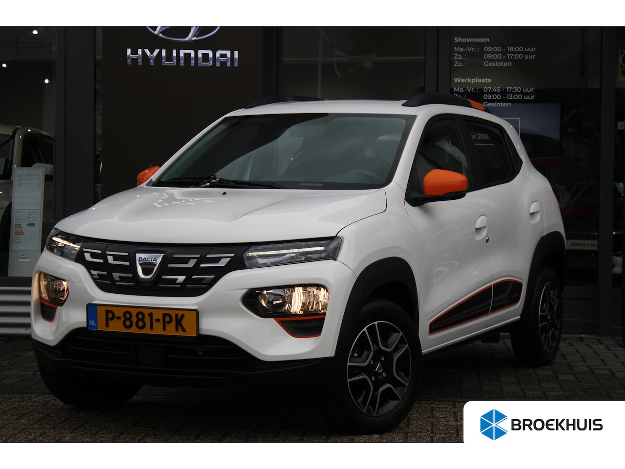 Dacia Spring - Comfort Plus (Orange Pack) 27 kWh | Achteruitrijcamera | Airco | Navigatiesysteem - AutoWereld.nl