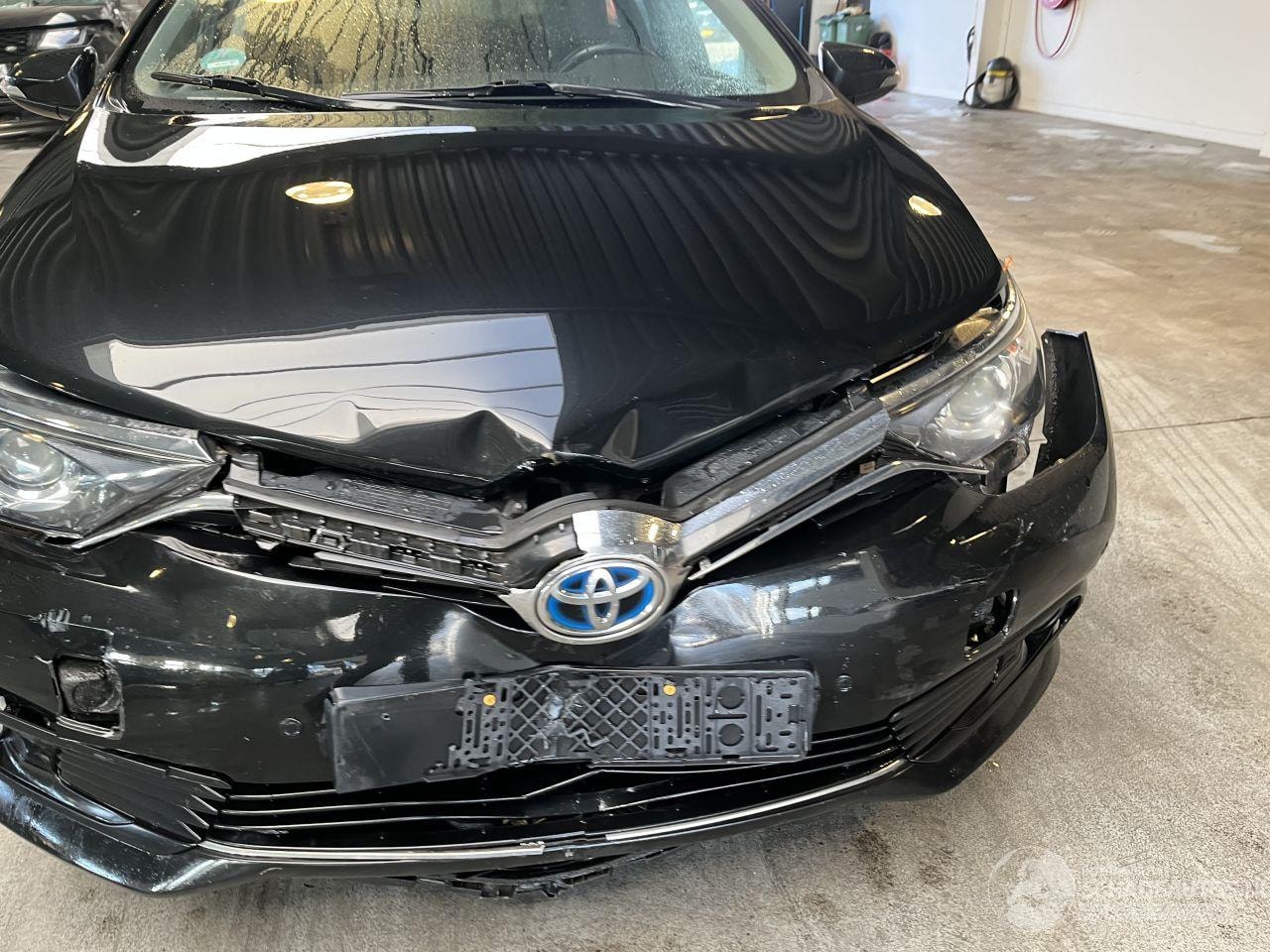 Toyota Auris - 1.8 Hybrid NAP!