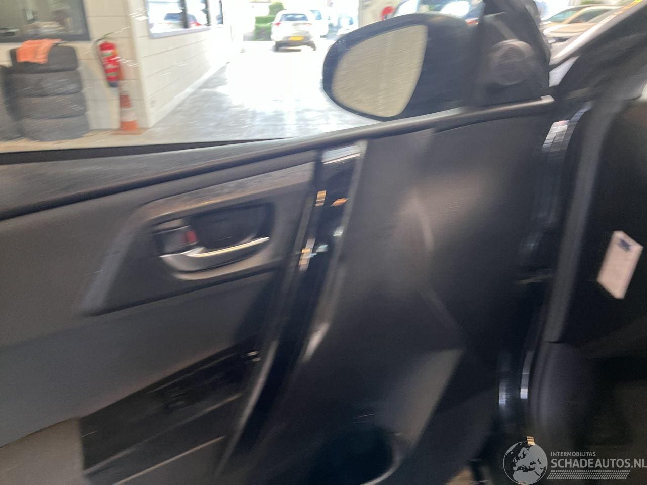 Toyota Auris - 1.8 Hybrid NAP!