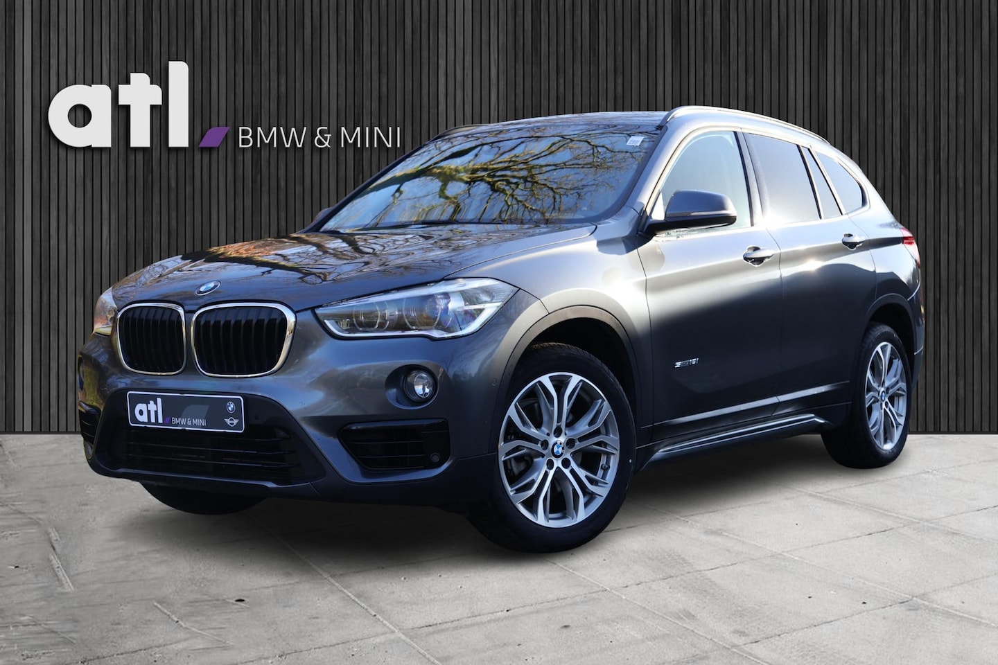 BMW X1 - sDrive18i Sportline | Aut | Navi | LED | Stoelverwarming | Clima | Sportstoelen | Sportstu - AutoWereld.nl