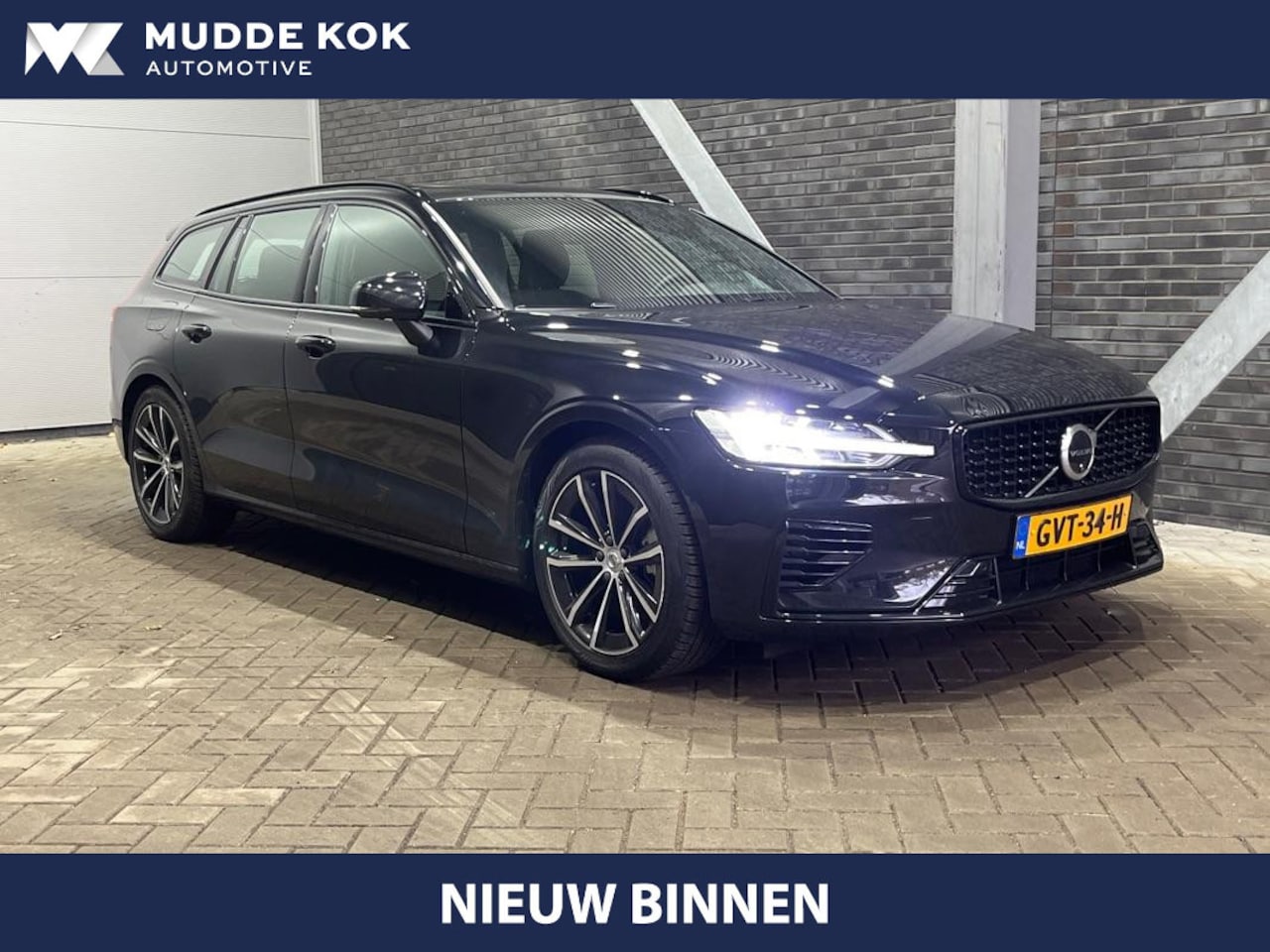 Volvo V60 - T6 Plug-in hybrid Plus Dark | Panoramadak | ACC | 360° Camera | Trekhaak | Stoel+Stuurverw - AutoWereld.nl