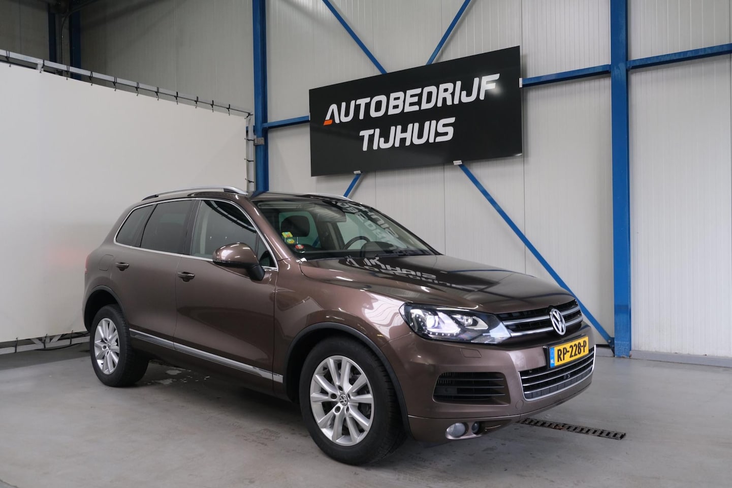 Volkswagen Touareg - 4.2 V8 TDI 4.2 V8 TDI 340PK - AutoWereld.nl