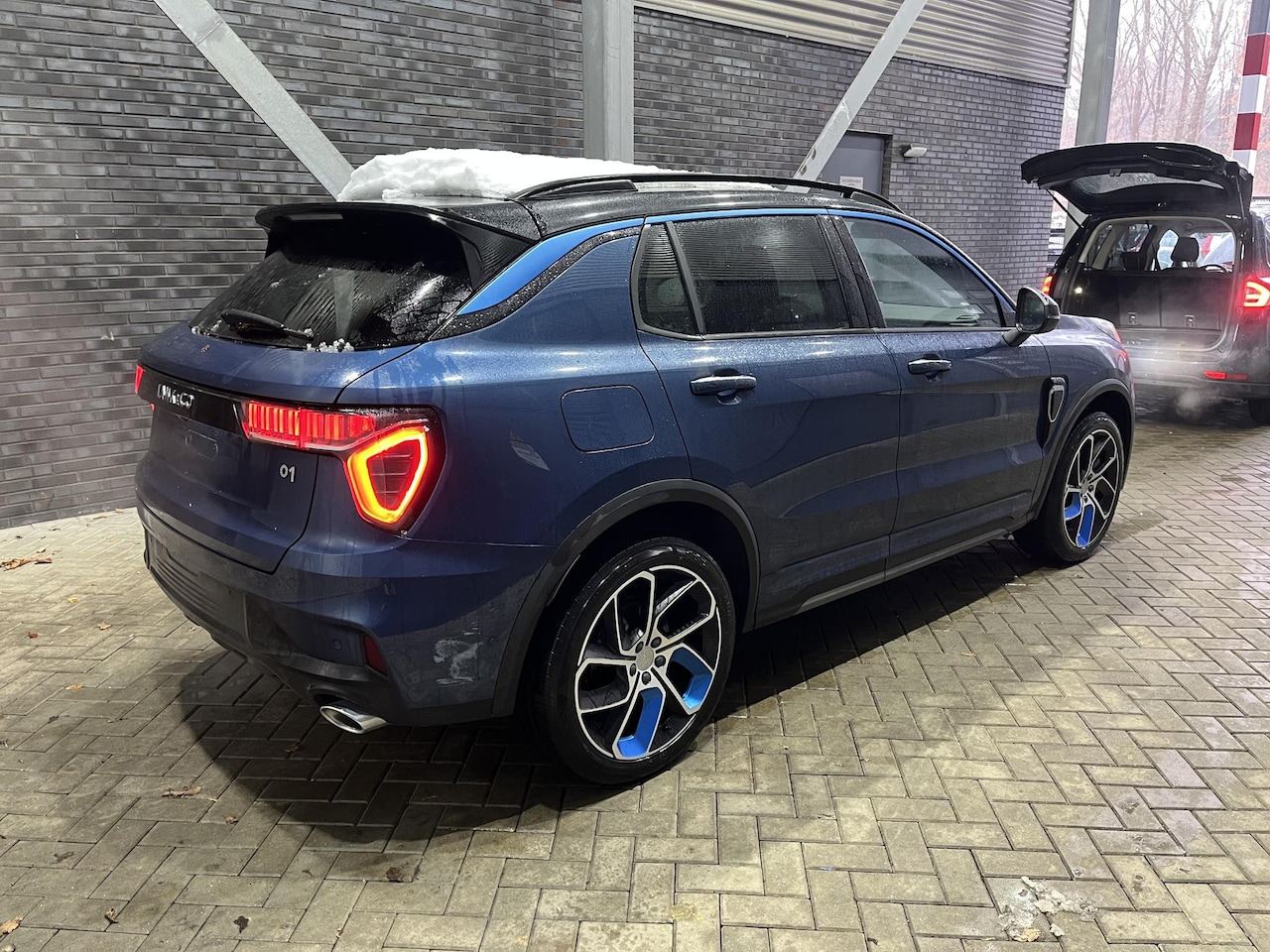 Lynk & Co 01 - 1.5 | NIEUW | Panoramadak | ACC | 360° Camera | Zwarte Hemel | Rolhoes | 20 Inch - AutoWereld.nl