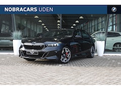 BMW i5 - eDrive40 M Sport / Panoramadak / Adaptieve LED / Comfort Access / Stoelventilatie / Parkin
