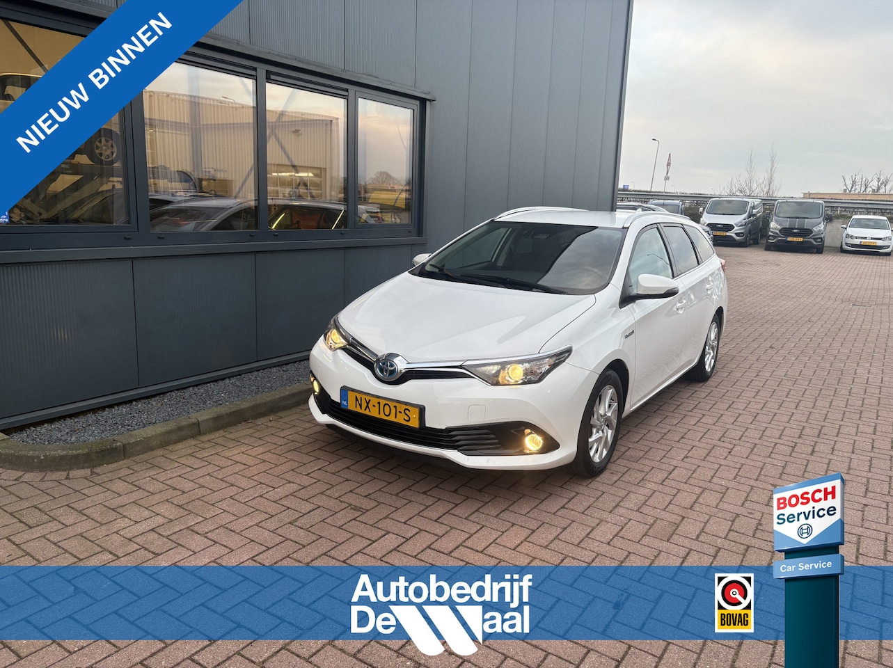 Toyota Auris Touring Sports - 1.8 Hybrid Business Plus Automaat CAMERA/KEYLESS/DAB/CLIMA/PDC/TREKHAAK - AutoWereld.nl