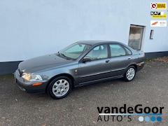 Volvo S40 - 1.8 Europa, '02, airco, cruise, trekhaak, lm velgen
