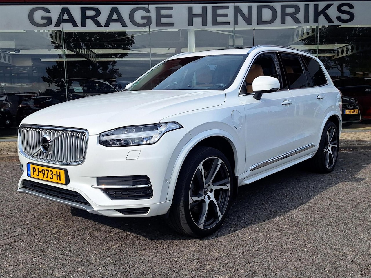 Volvo XC90 - 2.0 T8 Twin Engine AWD Inscription | 7 pers | Trekhaak | Panodak | Leder | occasion - AutoWereld.nl