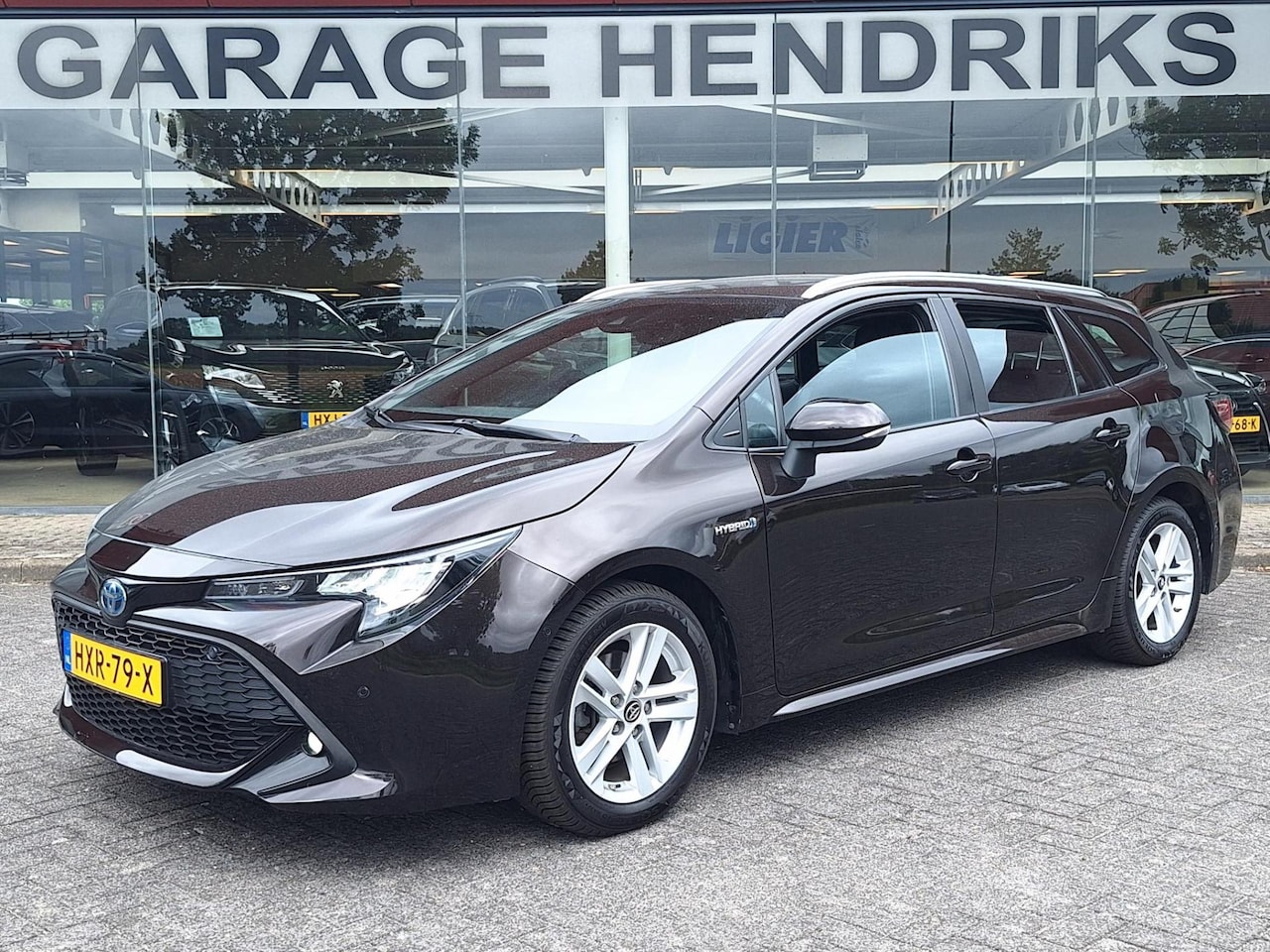 Toyota Corolla Touring Sports - 1.8 Hybrid Active | Navi | Full LED | Camera | 4x nieuwe All Season | occasion - AutoWereld.nl