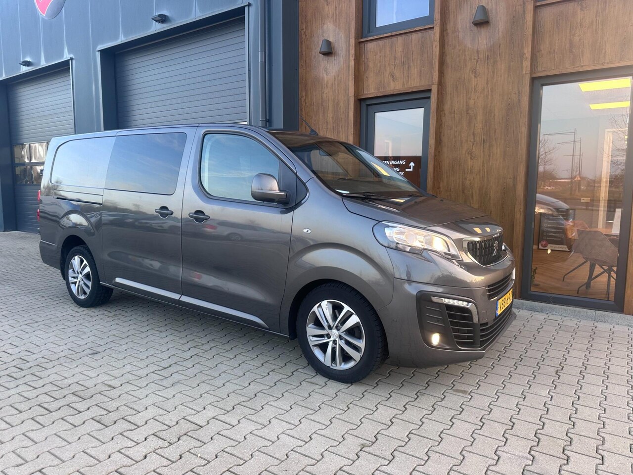 Peugeot Expert - 231L 2.0 180PK dubbele cabine Premium Pack - AutoWereld.nl