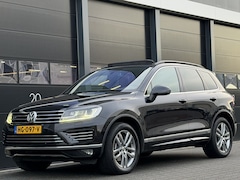 Volkswagen Touareg - 3.0 TDI R-Line Pano Camera Euro-6