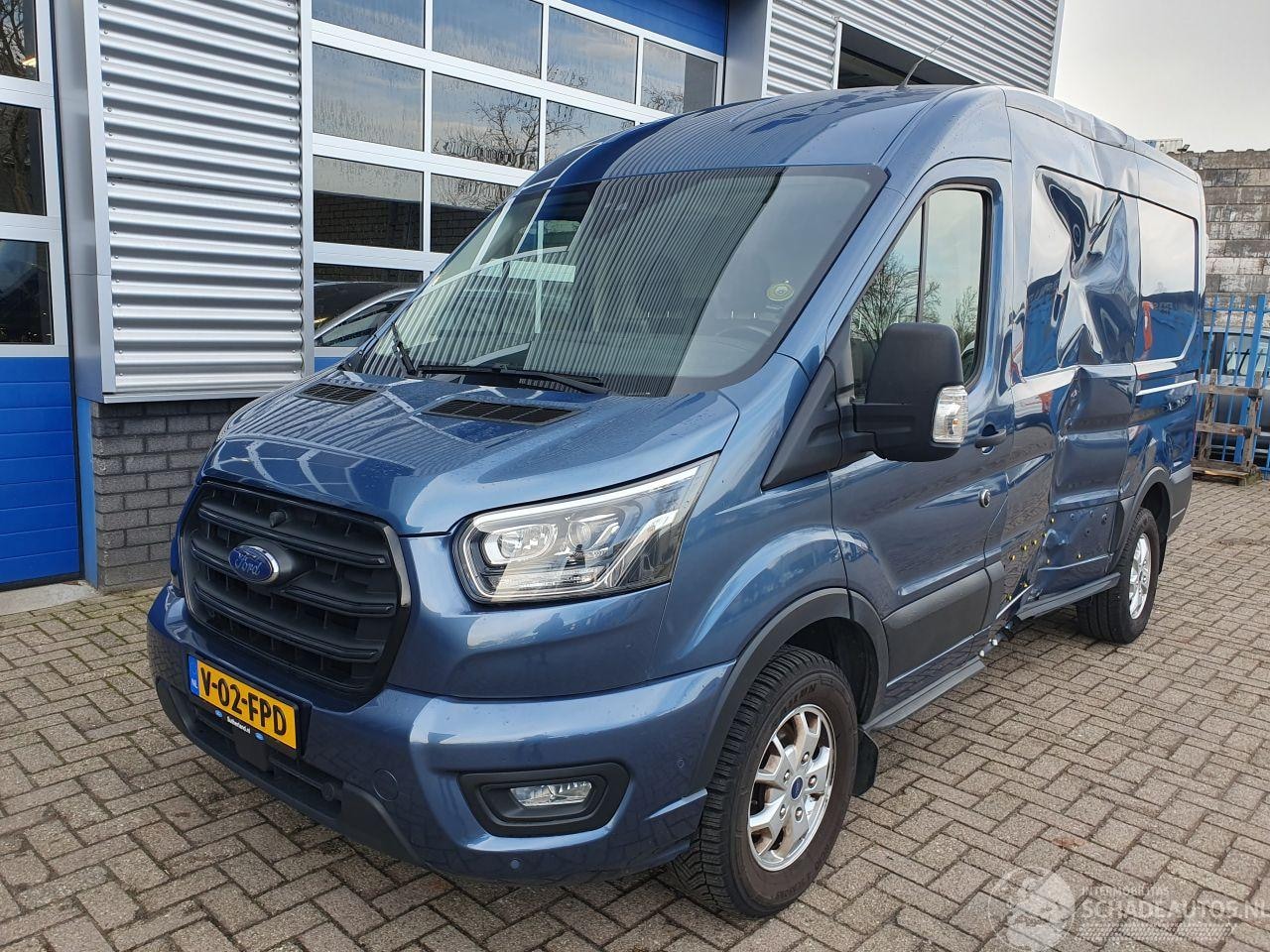 Ford Transit - 350 2.0 TDCI L2H2 Limited AUTOMAAT - AutoWereld.nl