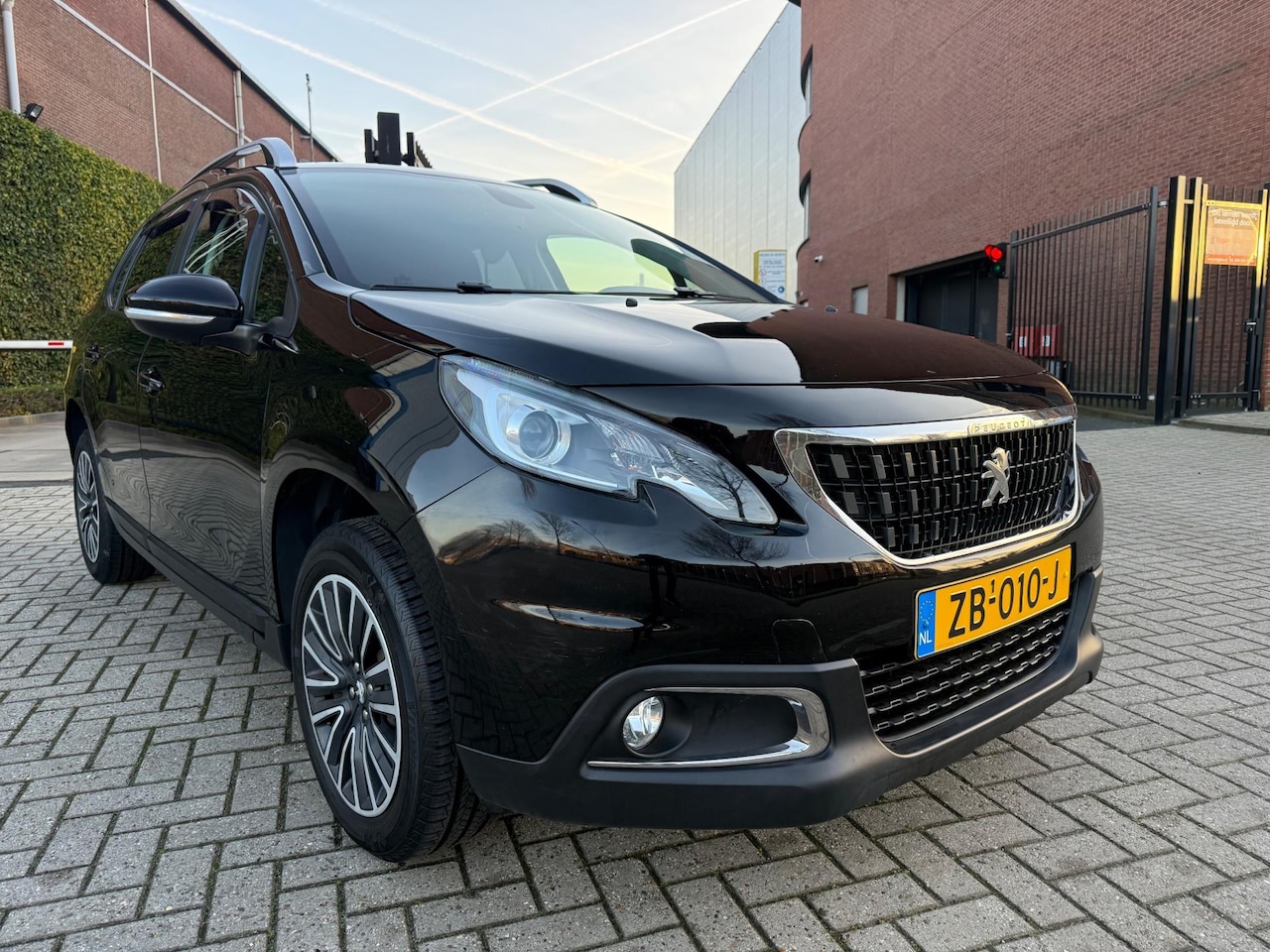 Peugeot 2008 - 1.2 PureTech Blue Lease Executive 1.2 PureTech Blue Lease Executive - AutoWereld.nl