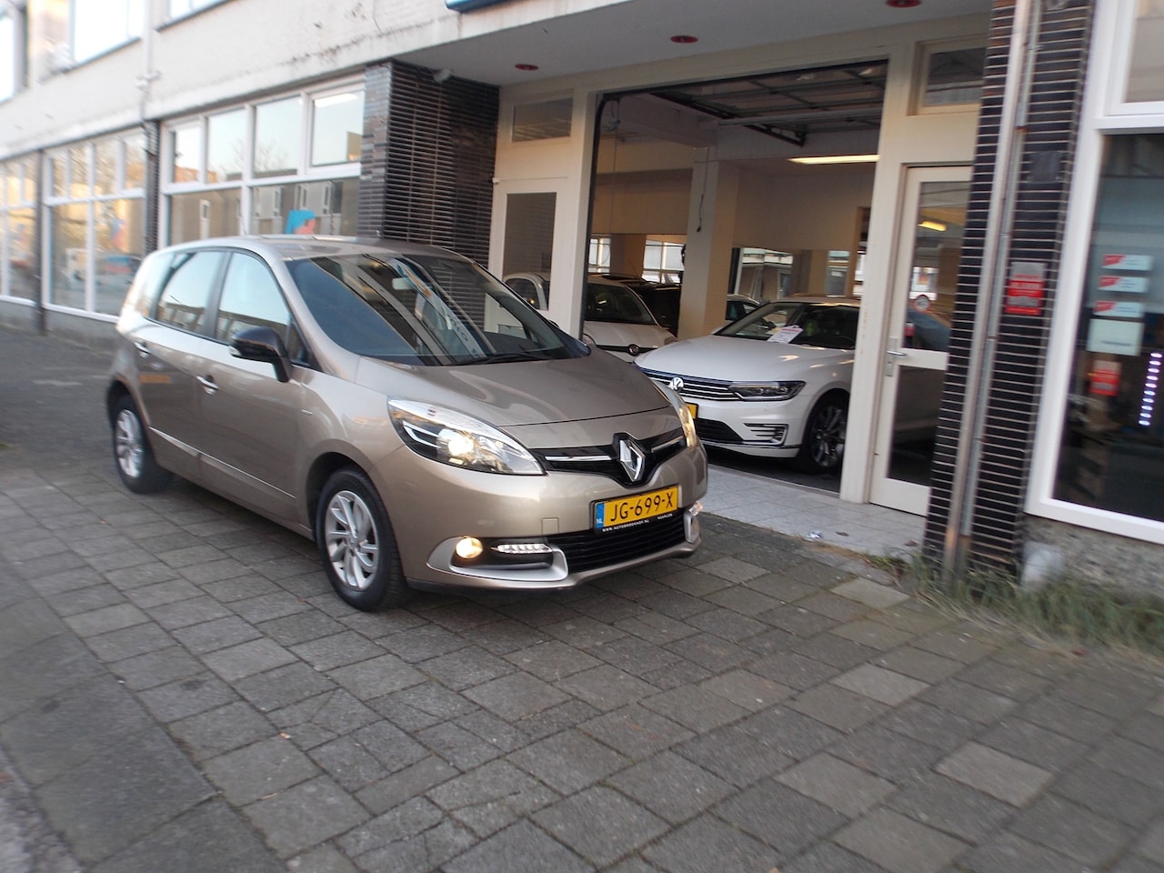 Renault Scénic - 1.2 TCe Limited NAVI PDC LM VELGEN 81 DKM!! - AutoWereld.nl