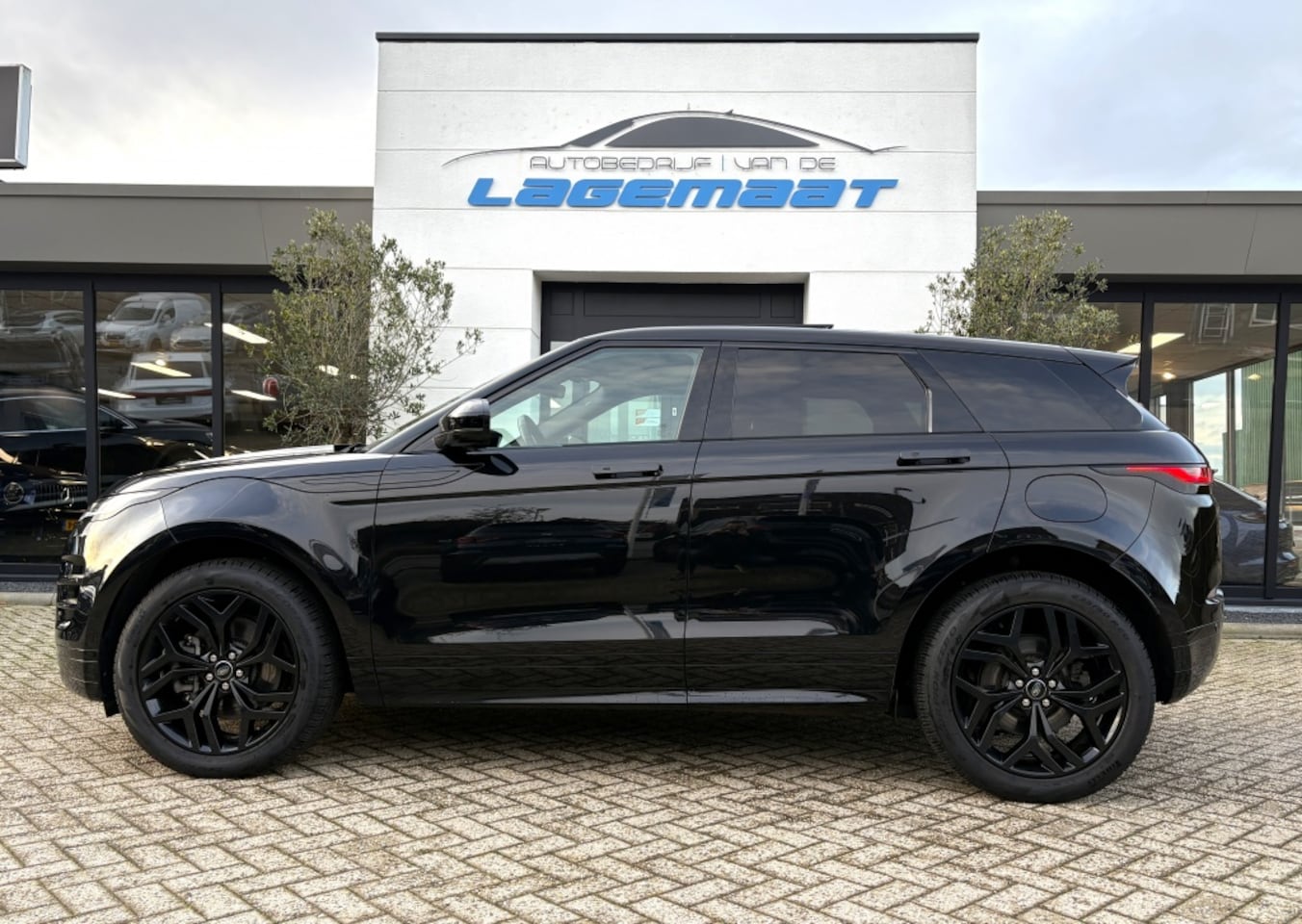 Land Rover Range Rover Evoque - 1.5 P300e AWD R-Dynamic Pano | Meridian | Trekhaak | - AutoWereld.nl