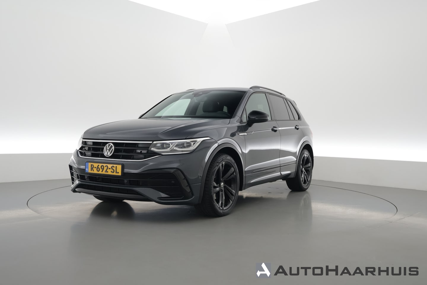 Volkswagen Tiguan - 1.5 TSI R-Line DSG | Adapt. Cruise | Trekhaak | CarPlay | Navi | IQ. Light | All Season | - AutoWereld.nl