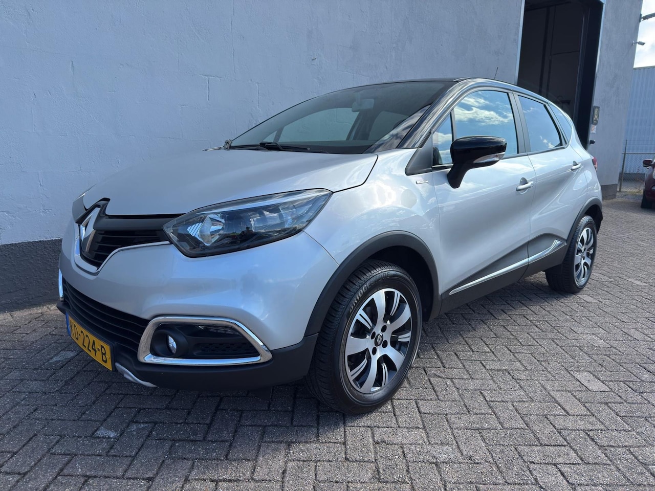 Renault Captur - 0.9 TCe Limited - Navigatie - AutoWereld.nl