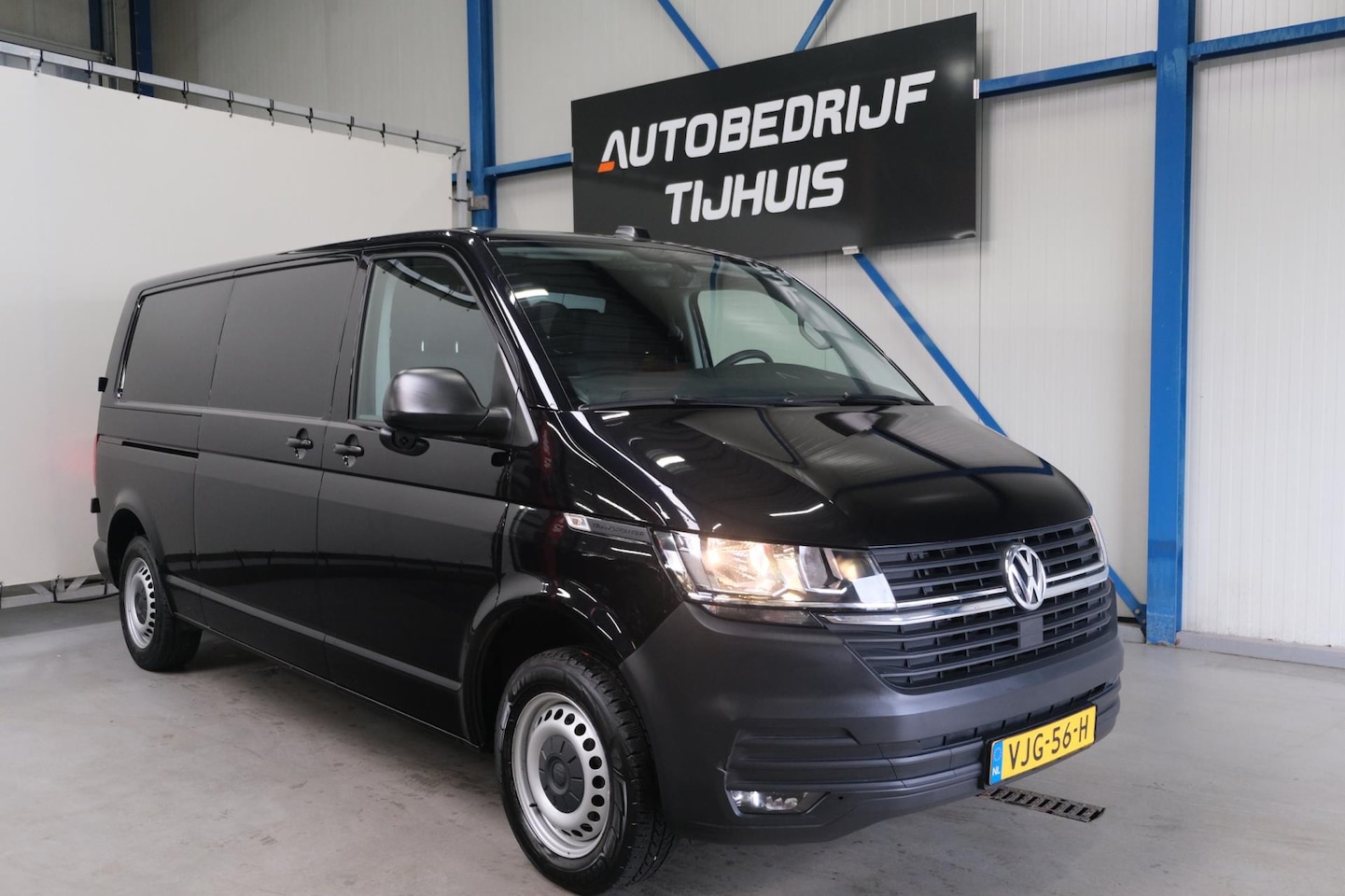 Volkswagen Transporter - 2.0 TDI L2H1 150 PK - N.A.P. Airco, Cruise, Navi, PDC. - AutoWereld.nl