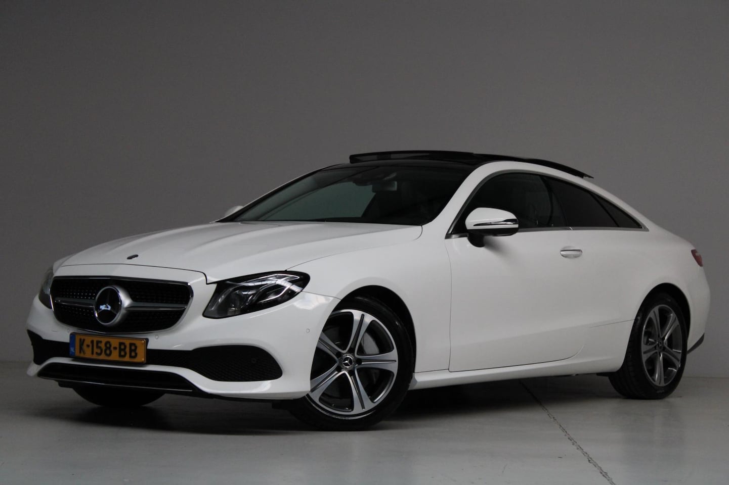 Mercedes-Benz E-klasse Coupé - 300 | panoramadak | 360 camera | adap. cruise | keyless entry | elek. trekhaak | leder | d - AutoWereld.nl