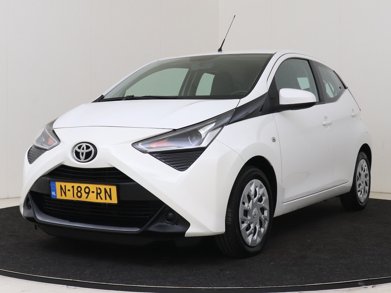 Toyota Aygo - 1.0 VVT-i x-play | NL dealeronderhouden | - AutoWereld.nl