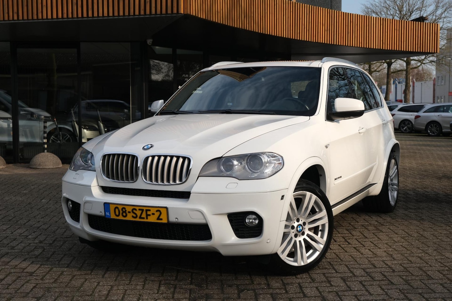 BMW X5 - XDrive50i High Executive 4.4V8 M-pakket 7-Zits ACC Pano Lane Standkachel Keyless - AutoWereld.nl