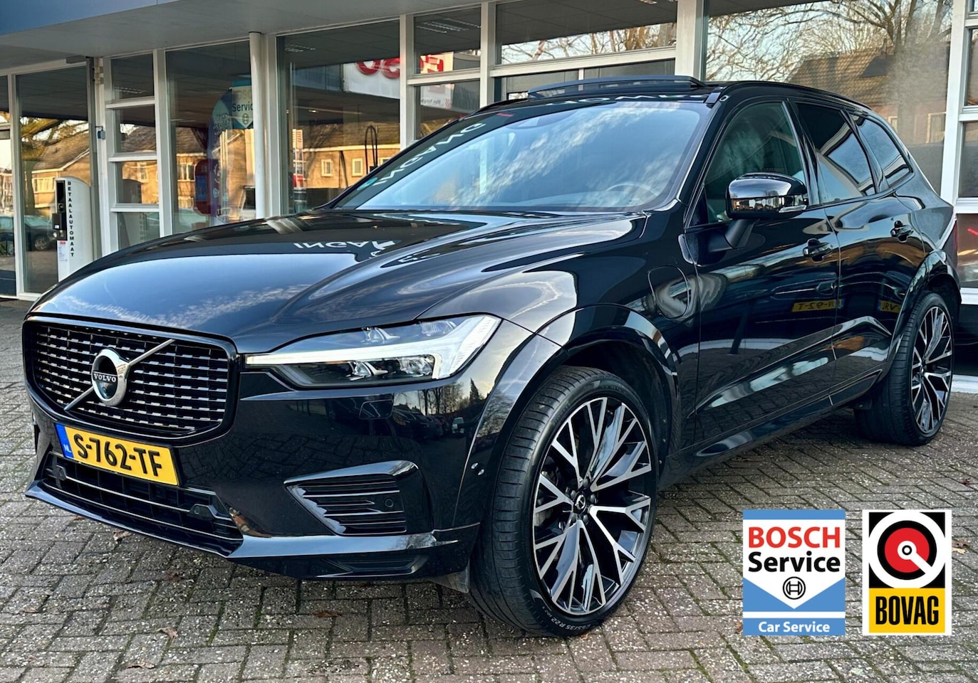 Volvo XC60 - 2.0 Recharge T8 AWD R-Design Leer, Pano, B&W, LM.. - AutoWereld.nl