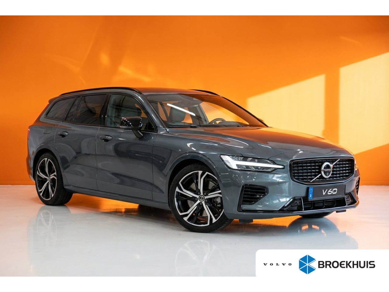 Volvo V60 - 2.0 T8 Plug-in hybrid AWD Ultra Dark Polestar Engineered Optimisation | Lounge Pack | 19" - AutoWereld.nl