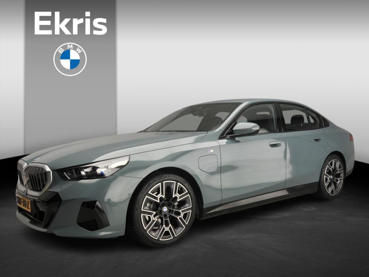 BMW 5-serie - Sedan 530e | M-Sportpakket | LED | Navigatie | Active cruise | Sportstoelen | Stoelverwarm - AutoWereld.nl