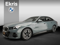 BMW 5-serie - Sedan 530e | M-Sportpakket | LED | Navigatie | Active cruise | Sportstoelen | Stoelverwarm