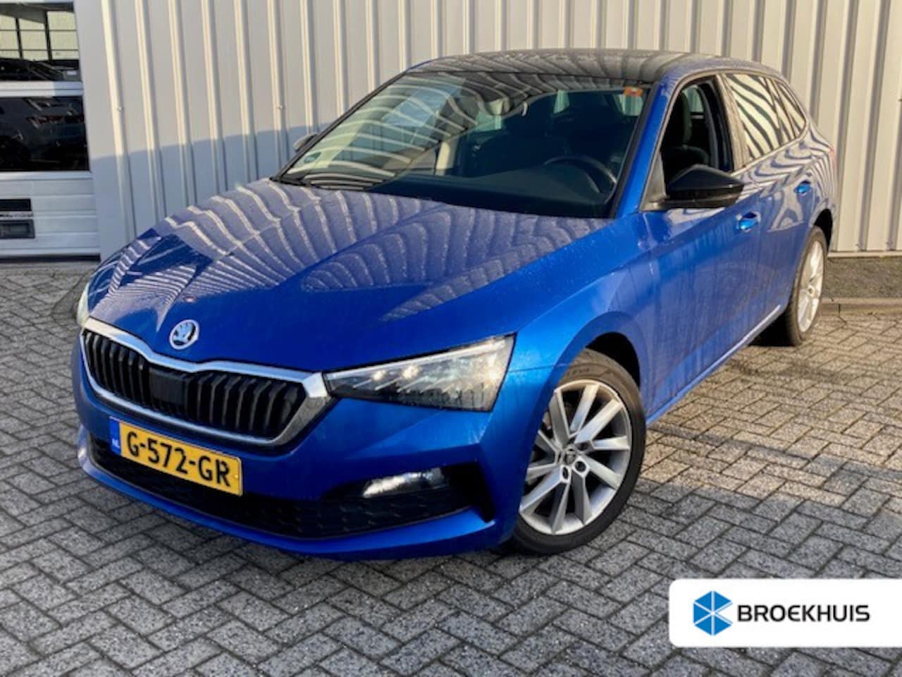 Skoda Scala - 1.0 TSI First Edition 115pk | Panorama dak | Trekhaak | Cruise control | Stoelverwarming | - AutoWereld.nl
