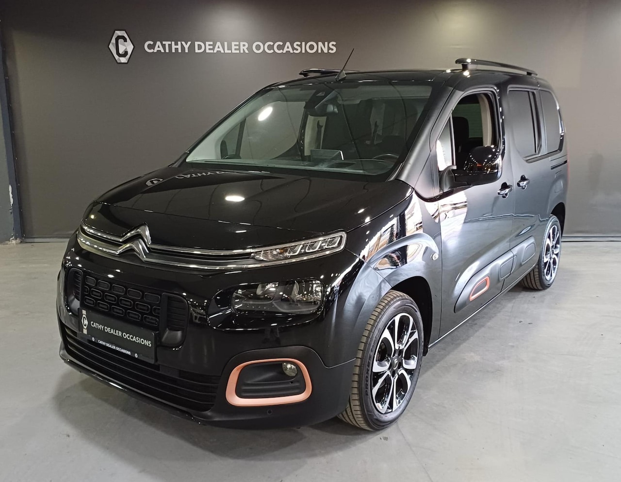 Citroën Berlingo - 1.2 PureTech XTR Panorama Carplay Cruisecontrol - AutoWereld.nl