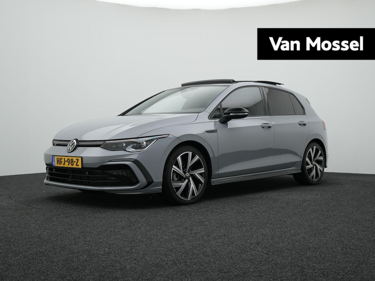 Volkswagen Golf - 1.5 eTSI R-Line Business PANORAMADAK | R-LINE 2X | BLACK PAKKET | NAVIGATIE | APPLE CARPLA - AutoWereld.nl