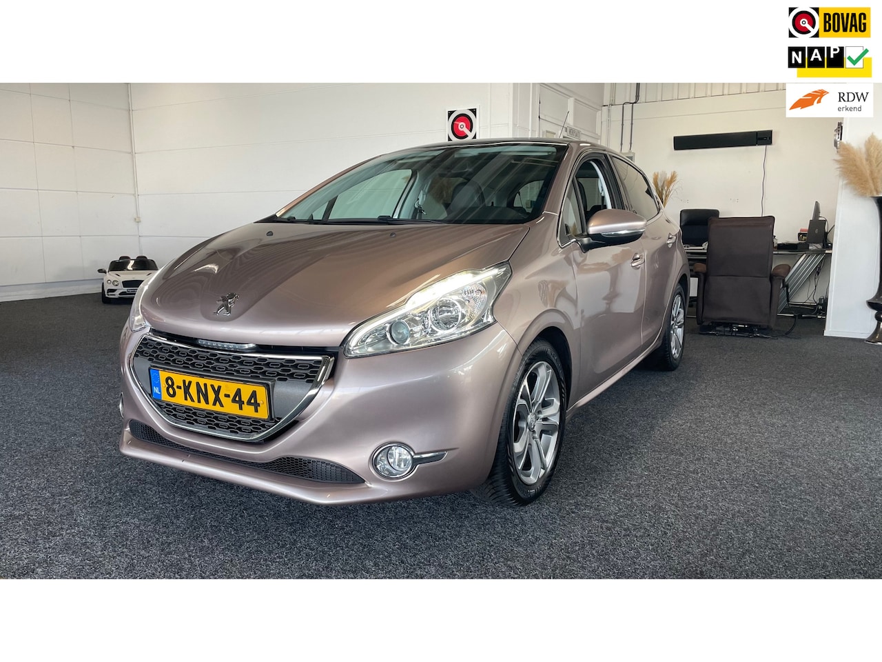 Peugeot 208 - 1.6 Vti Allure 1.6 VTi Allure, Airco, Cruise control, Leer, Panoramadak, Automaat - AutoWereld.nl