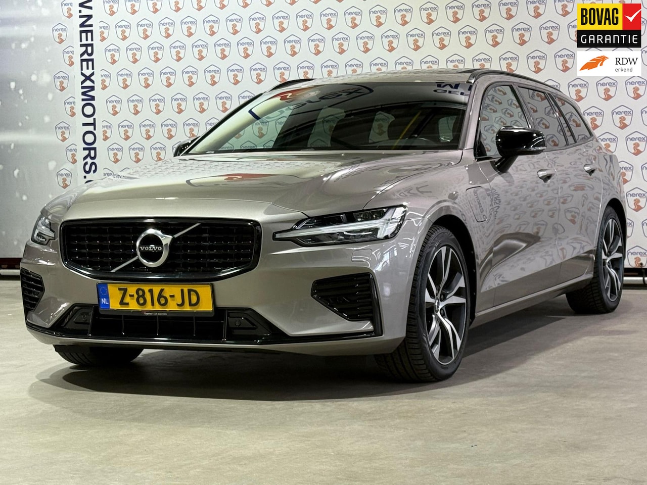 Volvo V60 - 2.0 T8 Twin Engine AWD R-Design/Pano/Memory/Camera/Carplay - AutoWereld.nl