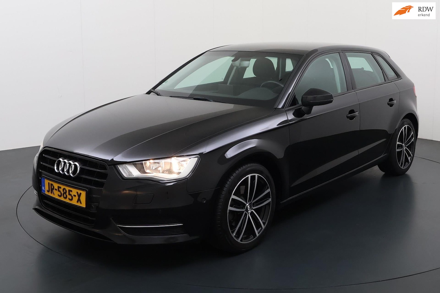 Audi A3 Sportback - 1.4 TFSI CoD Attraction 1.4 TFSI CoD Attraction, navigatie, parkeersensoren, cruise control - AutoWereld.nl