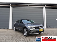 Volkswagen T-Roc - 1.5 TSI 150pk 7-DSG Sport RIJKLAARPRIJS TREKHAAK BLINDSPOT CARPLAY LED NAVI STOELVERWARMIN