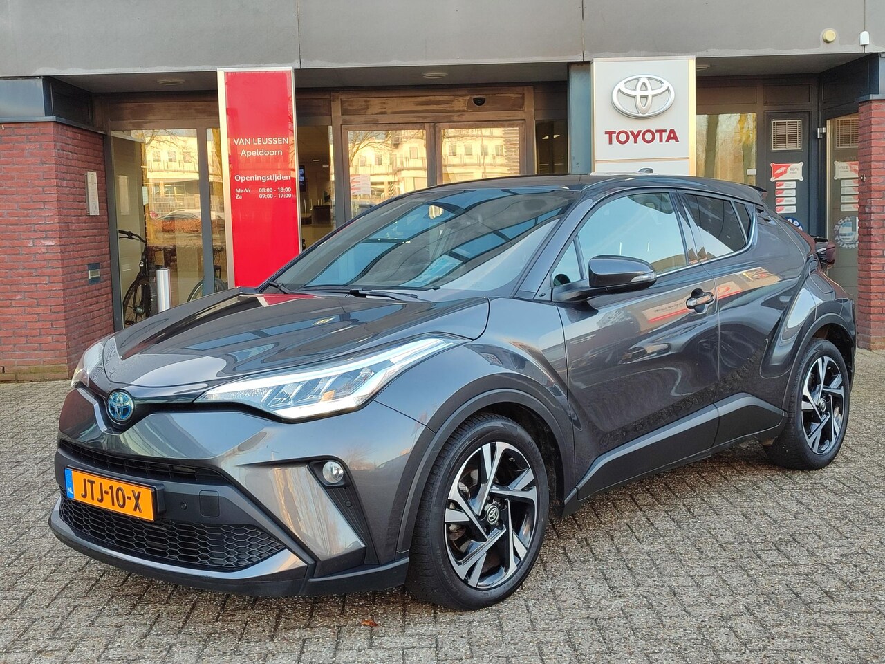Toyota C-HR - 1.8 Hybrid STYLE STOEL/STUURVERW BLIND SPOT KEYLESS 18'' LM-VELGEN PARK-SENSOREN CAMERA NA - AutoWereld.nl