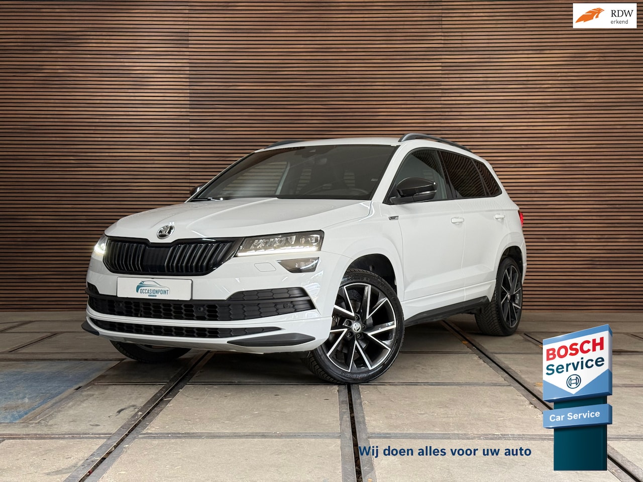 Skoda Karoq - 1.5 TSI DSG 4x4 Sportline Business | 1800KG Trekgewicht | Carplay | Sportstoelen | Camera - AutoWereld.nl