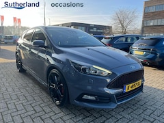 Ford Focus - 2.0 ST 250pk | Winter Pack | Blind Spot Assist | SONY | Camera | Dealer Onderhouden |