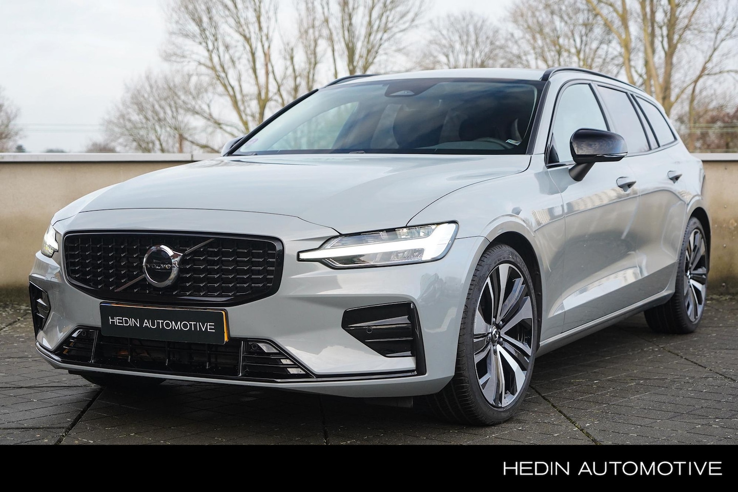 Volvo V60 - 2.0 B3 Plus Dark Adaptieve Cruise Control | Keyless Entry | Moritz Leder Interieur | Googl - AutoWereld.nl