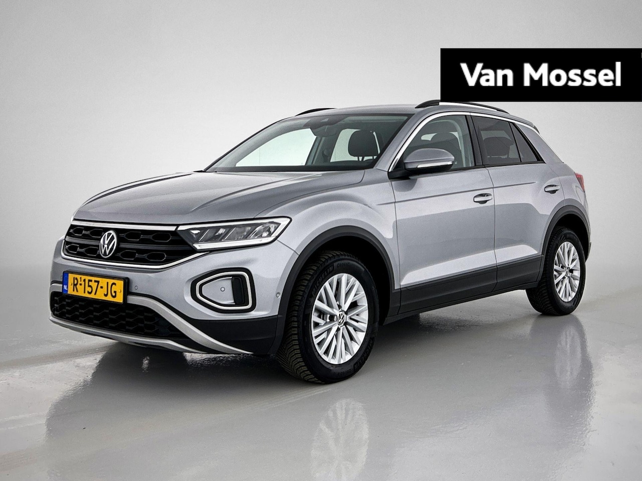 Volkswagen T-Roc - 1.5 TSI Life | Automaat | All Season Banden | LED | Digital Cockpit | Parkeersensoren | - AutoWereld.nl