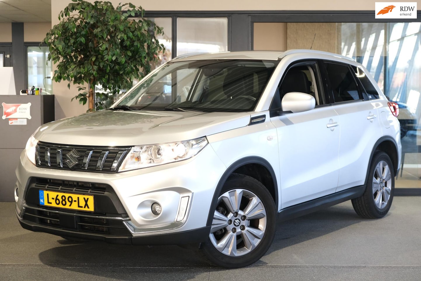 Suzuki Vitara - 1.0 Boosterjet Stijl Cam Navi Automaat - AutoWereld.nl