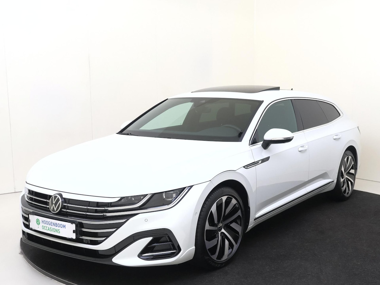 Volkswagen Arteon Shooting Brake - 1.4 TSI eHybrid R-Line Business | SoH 98% | Panoramadak | 360 camera | Adaptieve demping s - AutoWereld.nl
