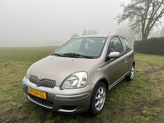Toyota Yaris - 1.3 VVT-i Sol met airco + APK en 4 zeer goede banden