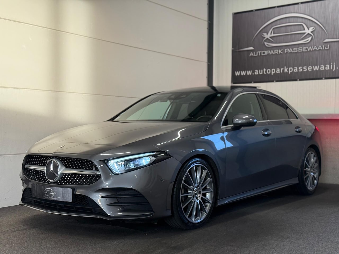 Mercedes-Benz A-klasse - 180 AMG Pano, Cruise Control, Sfeerverlichting, Memory Stoelen, Apple Carplay, Dashcam, Mu - AutoWereld.nl