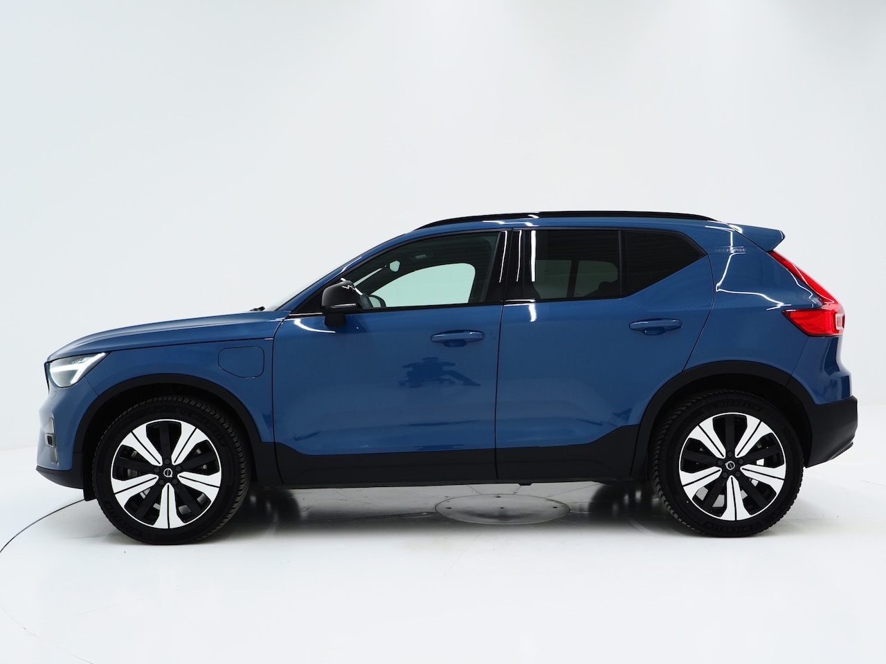 Volvo XC40 - 1.5 T5 Plug-in hybrid Ultimate Dark | Panoramadak | Harman/Kardon | Pilot Assist | Trekhaa - AutoWereld.nl