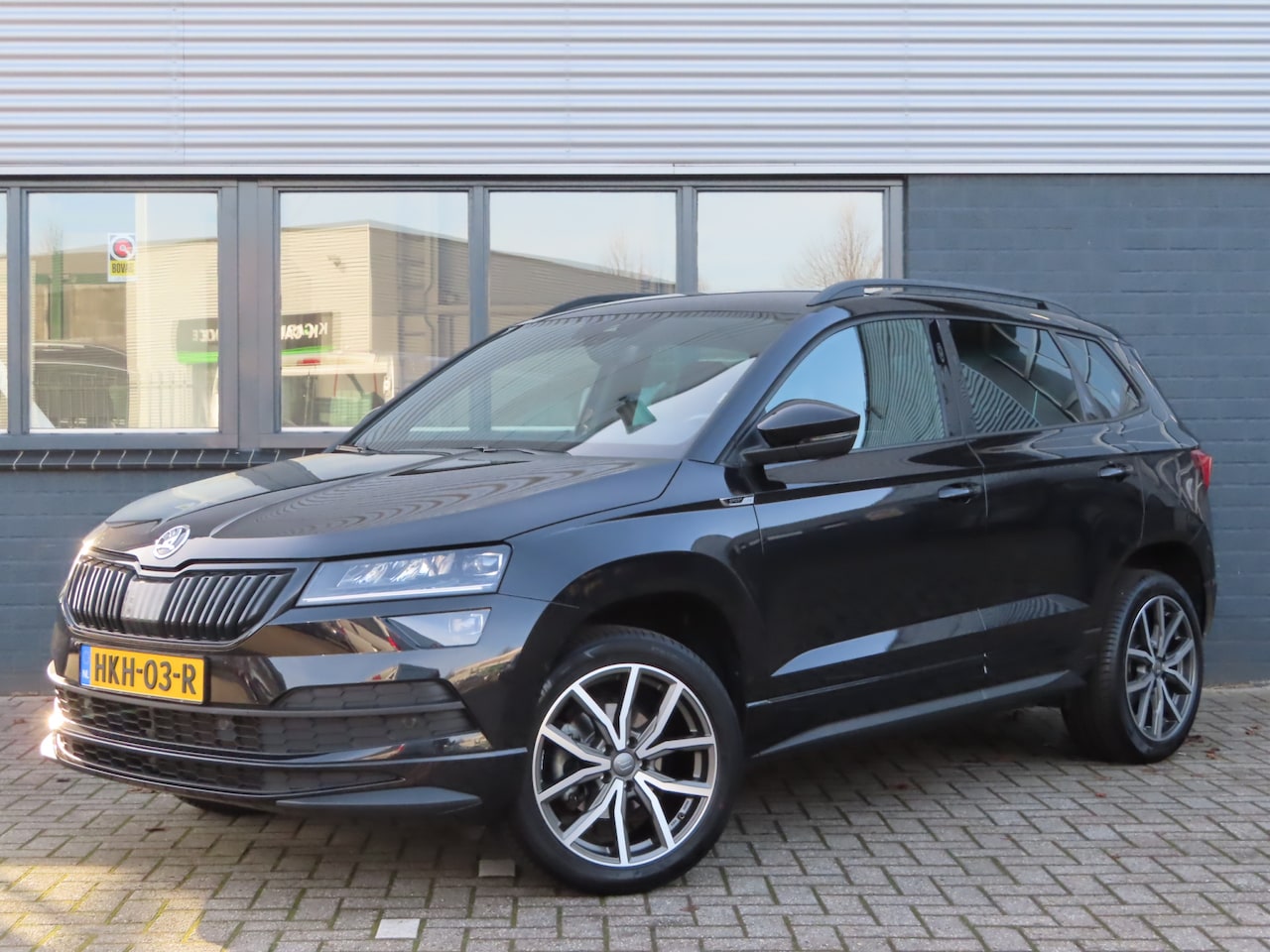 Skoda Karoq - 1.5 TSi- DSG Sportline Business | verwarmde voorstoelen + achterbank | navigatie | - AutoWereld.nl