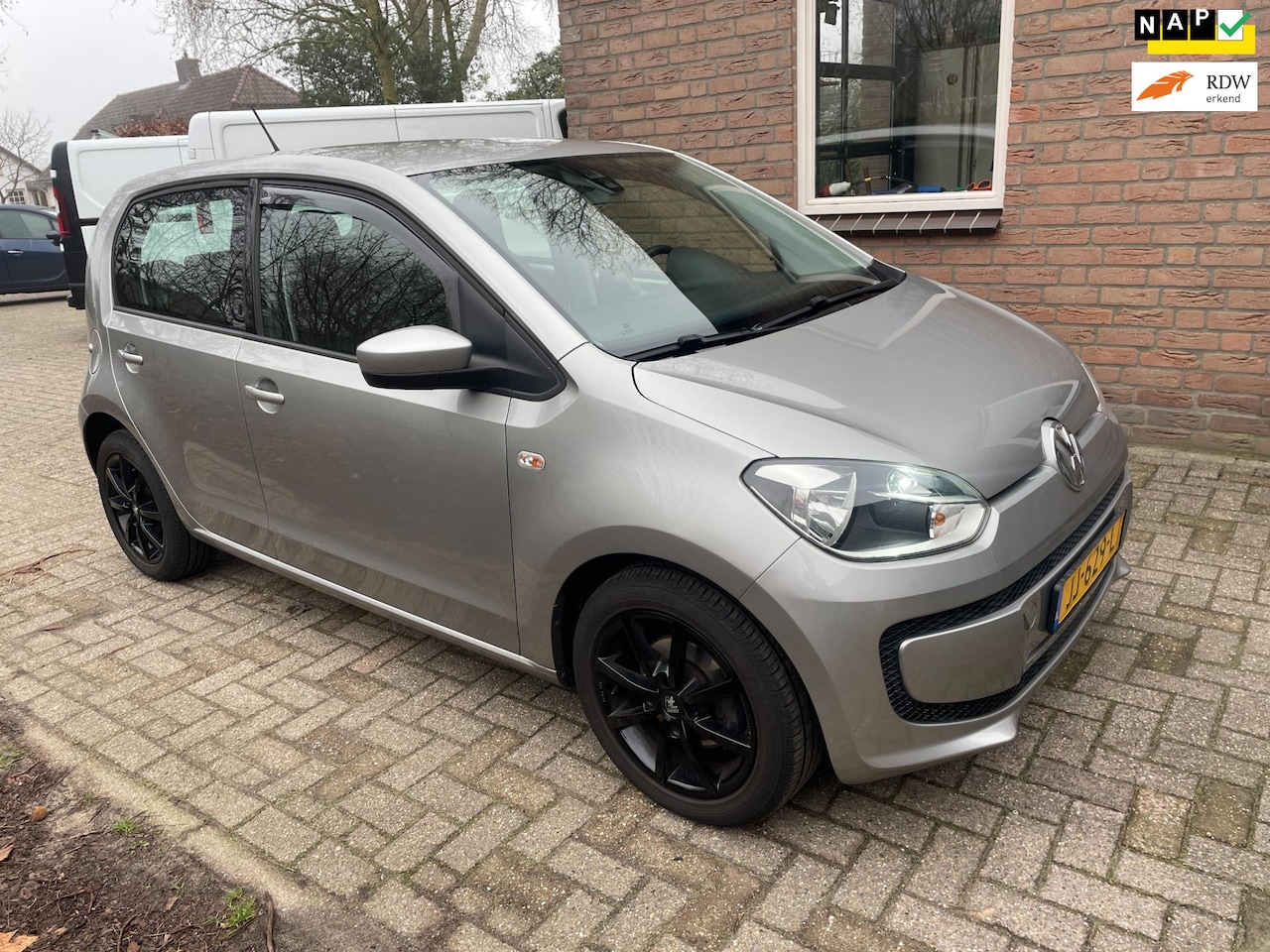 Volkswagen Up! - 1.0 move up! BlueMotion airci navigatie - AutoWereld.nl