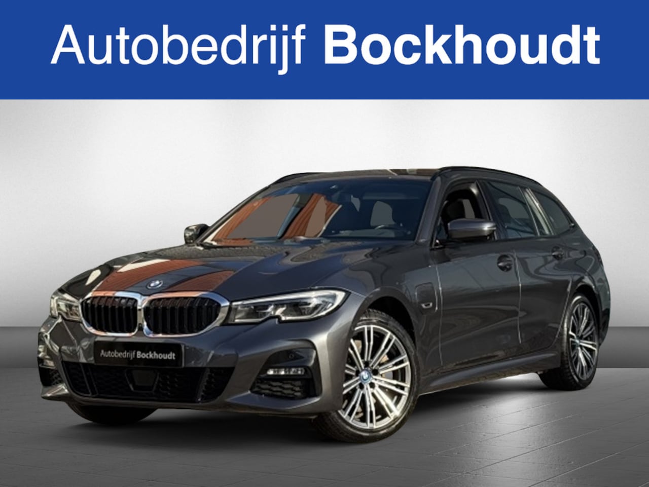 BMW 3-serie Touring - 330e xDr. High Exec. | M-Sport | HUD | Leer | Navi - AutoWereld.nl